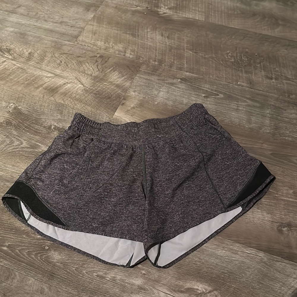 Lululemon Hotty Hot shorts 2.5’